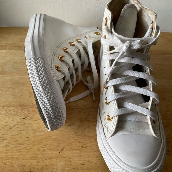 🔥🔥🔥Marked Down from $36 - $14🔥🔥🔥Converse Women's White High-Top Sneakers - Picture 12 of 14